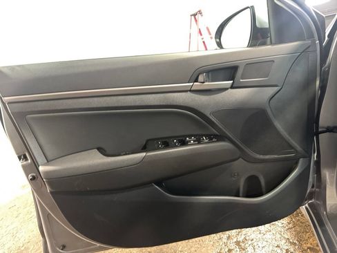 Used 2017 Hyundai Elantra Limited FWD image 20