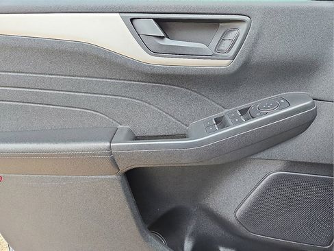 Used 2022 Ford Escape SE w/ Cold Weather Package image 22