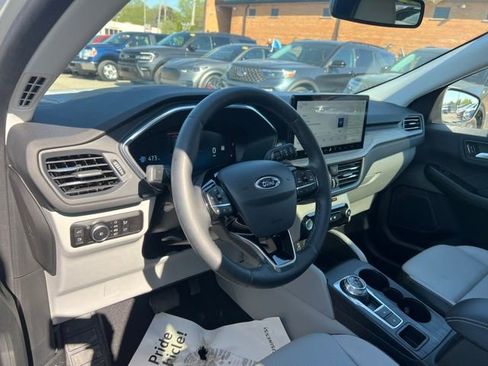 Certified 2023 Ford Escape Platinum AWD/4WD image 6