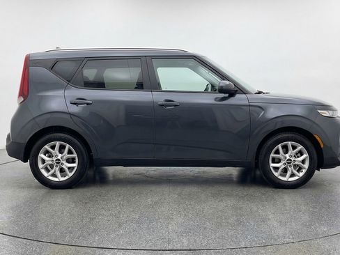 Used 2025 Kia Soul LX w/ LX Technology Package FWD image 11