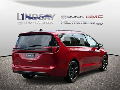 Used 2025 Chrysler Pacifica Limited