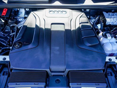 Used 2025 Audi Q7 Premium w/ Convenience Package image 29