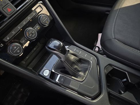 Used 2024 Volkswagen Taos SE image 21