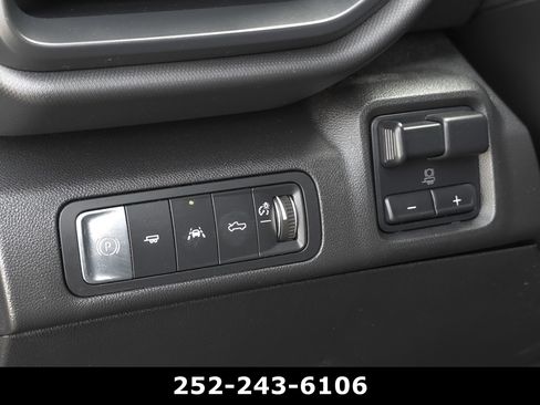 Used 2025 Chevrolet Silverado EV W/T image 30