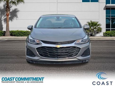 Used 2019 Chevrolet Cruze LT w/ Convenience Package FWD image 2