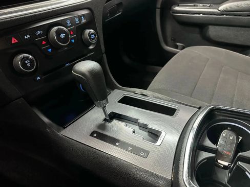 Used 2014 Dodge Charger SE w/ Sport Appearance Group image 18