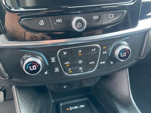 Used 2023 Chevrolet Traverse LT FWD image 19
