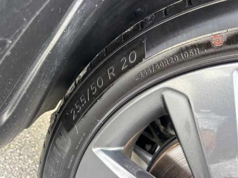 Used 2025 Honda Pilot Sport image 32