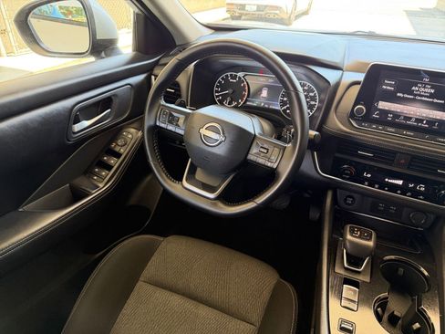 Used 2025 Nissan Rogue SV FWD image 36