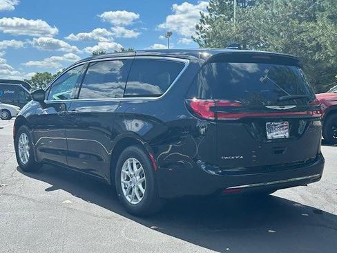 New 2026 Chrysler Pacifica Select FWD image 12