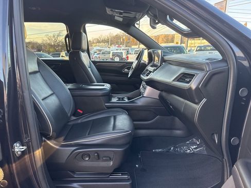Used 2024 GMC Yukon XL SLT AWD/4WD image 18