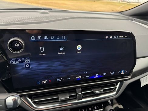 New 2026 Chevrolet Equinox EV LT image 17