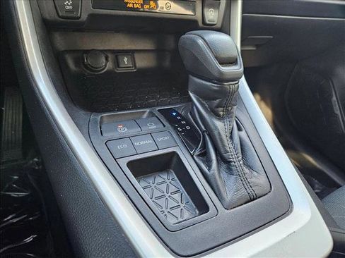 Used 2020 Toyota RAV4 XLE image 12