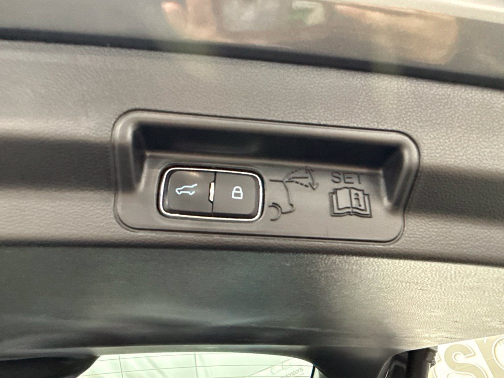 Used 2022 Ford Explorer XLT AWD/4WD image 8