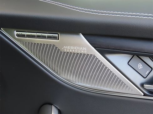 Used 2025 Jaguar F-PACE R-Dynamic S image 15