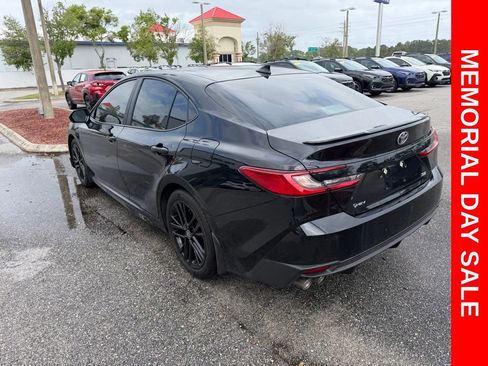 Used 2025 Toyota Camry SE FWD image 9