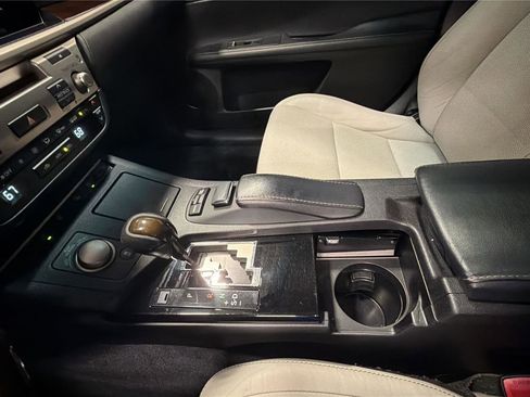 Used 2013 Lexus ES 350 w/ Luxury Pkg FWD image 19