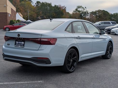 Used 2025 Volkswagen Jetta SE w/ Sunroof Package image 9