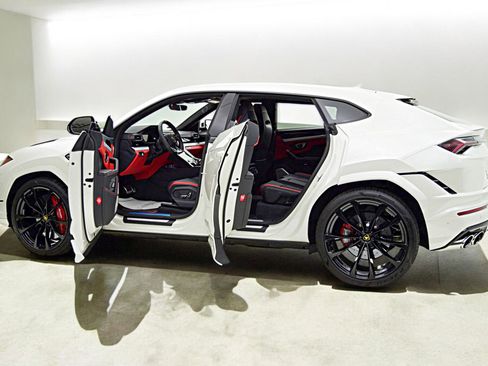 Used 2024 Lamborghini Urus S image 5