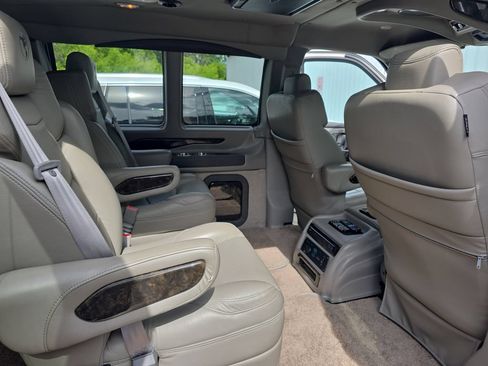 Used 2022 GMC Savana 2500 w/ Enhanced Convenience Package RWD image 11