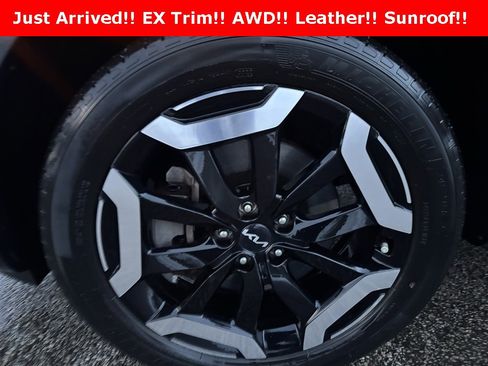 Certified 2023 Kia Telluride EX w/ EX Captain's Chair Package image 6