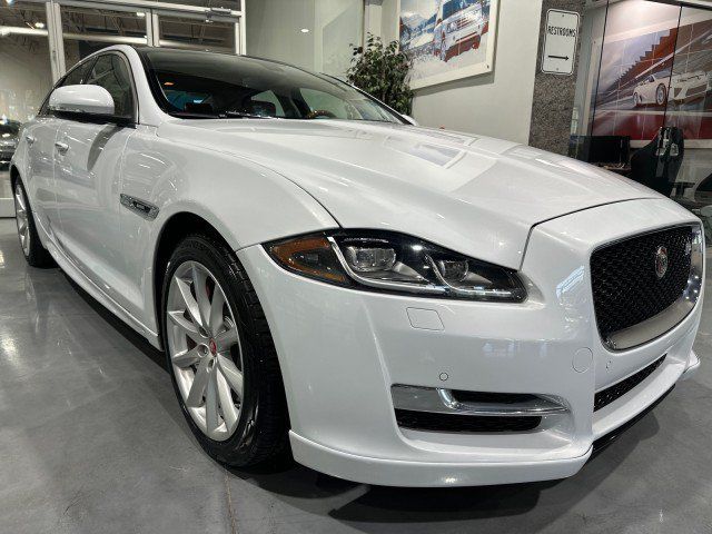Used 2016 Jaguar XJ R-Sport RWD image 21