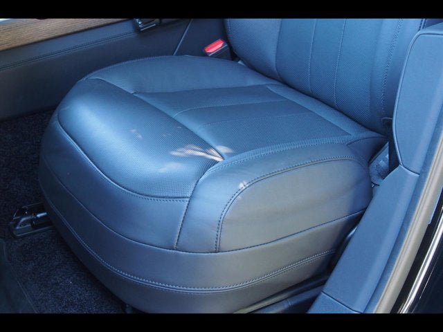Used 2025 Land Rover Range Rover Long Wheelbase SE AWD/4WD image 23