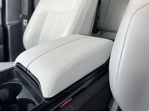 Certified 2025 Land Rover Range Rover Velar S image 29