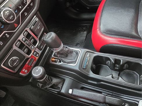 Used 2024 Jeep Gladiator Rubicon w/ Technology Group AWD/4WD image 25