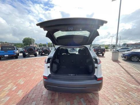 Used 2021 Jeep Cherokee Latitude FWD image 31