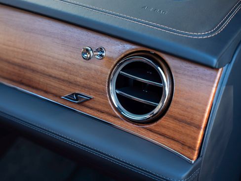 Used 2023 Bentley Bentayga image 62