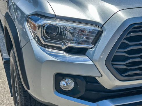 Used 2022 Toyota Tacoma TRD Off-Road RWD image 4