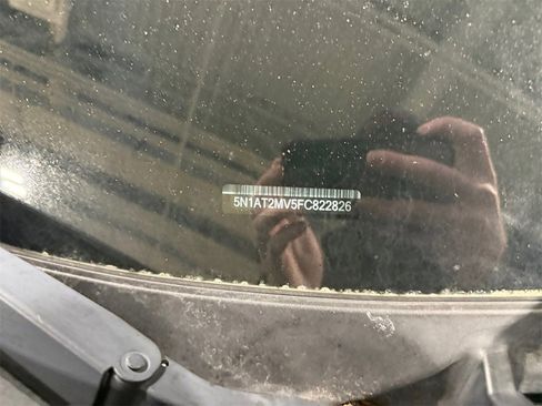 Used 2015 Nissan Rogue SV w/ SV Moonroof Package image 31