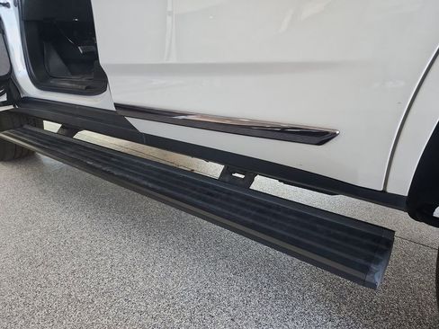 Certified 2024 GMC Yukon Denali Ultimate w/ LPO, Floor Liner Package AWD/4WD image 35