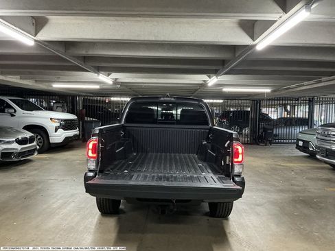 Used 2021 Toyota Tacoma TRD Off-Road w/ Technology Package AWD/4WD image 10