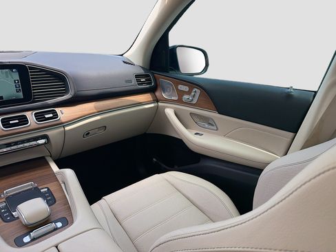 Used 2023 Mercedes-Benz GLS 580 4MATIC image 24