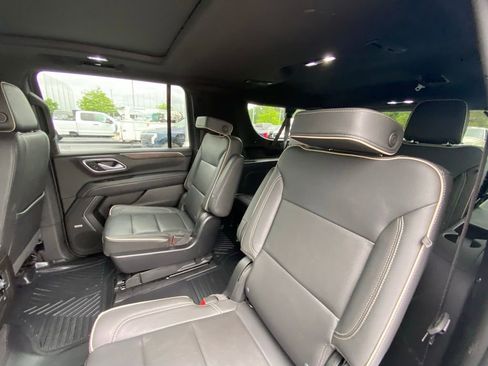 Used 2022 Chevrolet Suburban Premier AWD/4WD image 25