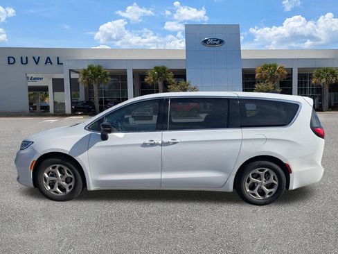 Used 2024 Chrysler Pacifica Limited FWD image 7