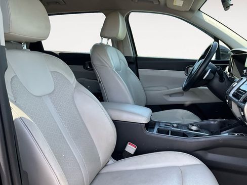 Used 2022 Kia Sorento S FWD image 14