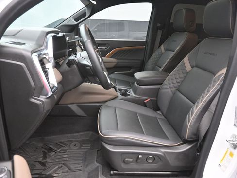 Used 2024 GMC Canyon Denali image 19
