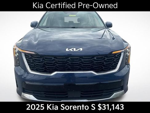 Certified 2025 Kia Sorento S image 10