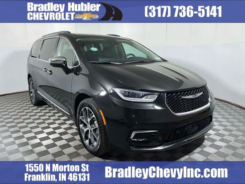 Used 2021 Chrysler Pacifica Limited w/ Uconnect Theater Family Group AWD/4WD image 1
