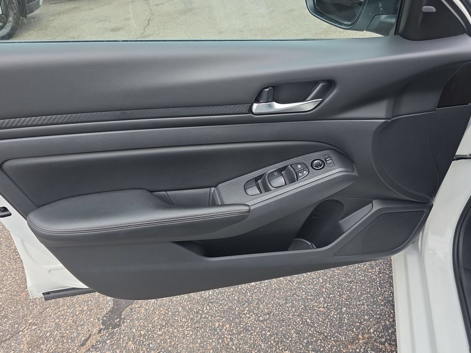 Used 2025 Nissan Altima 2.5 SV FWD image 16
