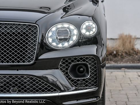 Used 2023 Bentley Bentayga Plug-In Hybrid image 4