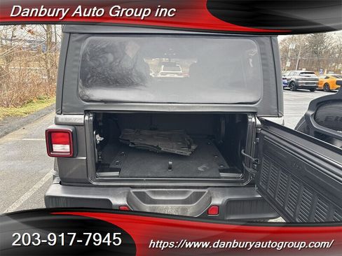 Used 2022 Jeep Wrangler Unlimited Sahara w/ Cold Weather Group AWD/4WD image 13