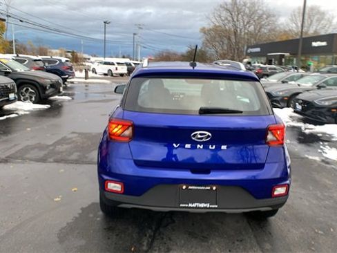 Used 2024 Hyundai Venue SEL image 4