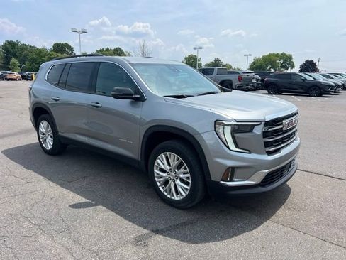 Used 2024 GMC Acadia Elevation w/ Luxury Package AWD/4WD image 3