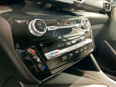 Used 2022 Ford Explorer Limited w/ Equipment Group 301A image 16