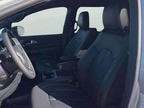 New 2026 Chrysler Pacifica Select image 22