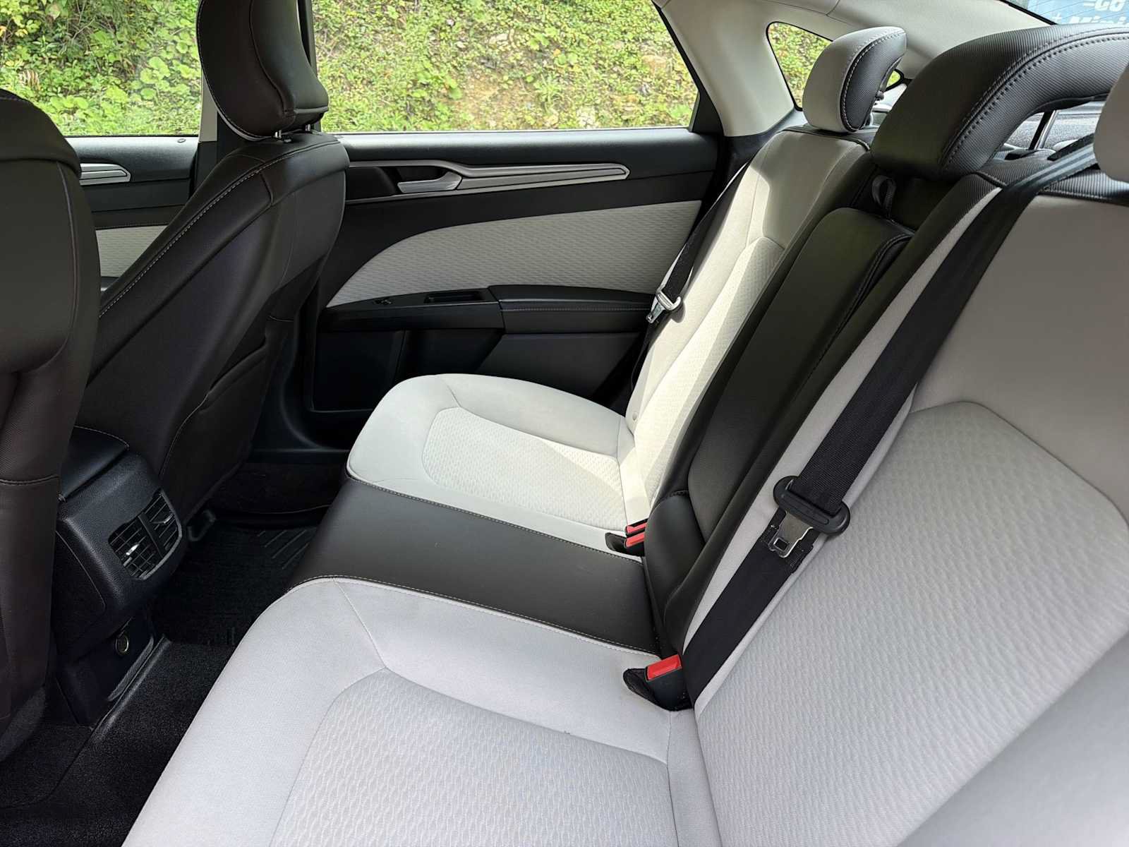 Used 2019 Ford Fusion SE w/ Equipment Group 151A FWD image 23